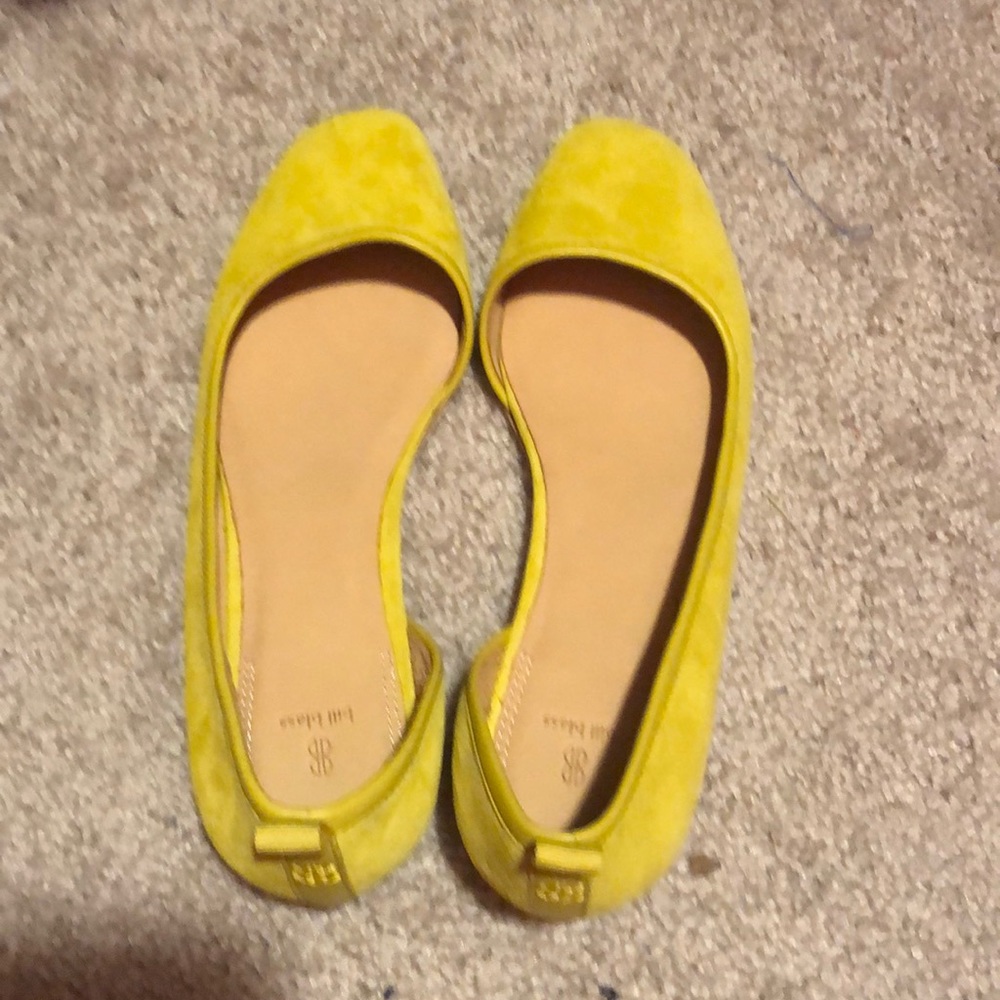 Yellow suede Bill Blass flats size 7.5
